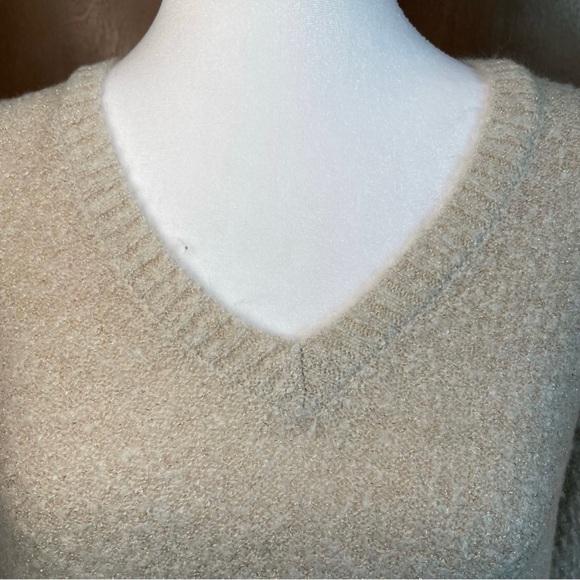 Anne Klein Women’s Cream Gold Metallic V-neck Fuzzy Pullover Sweater Large - Picture 5 of 10